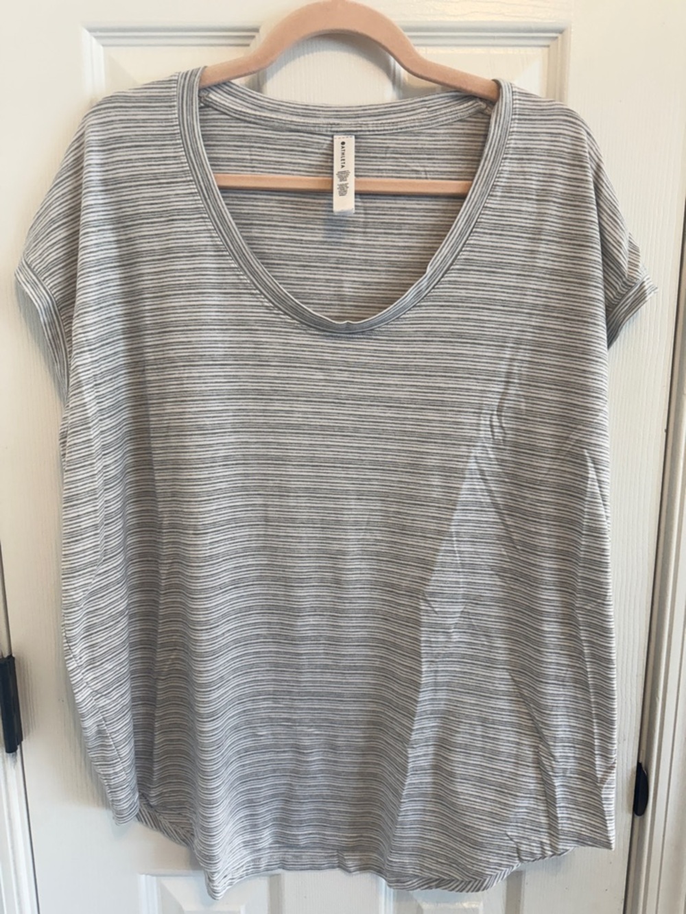 Athleta Cloudlight Stratus Tee Sleeveless Gray Striped Top Size XL - Picture 3 of 6
